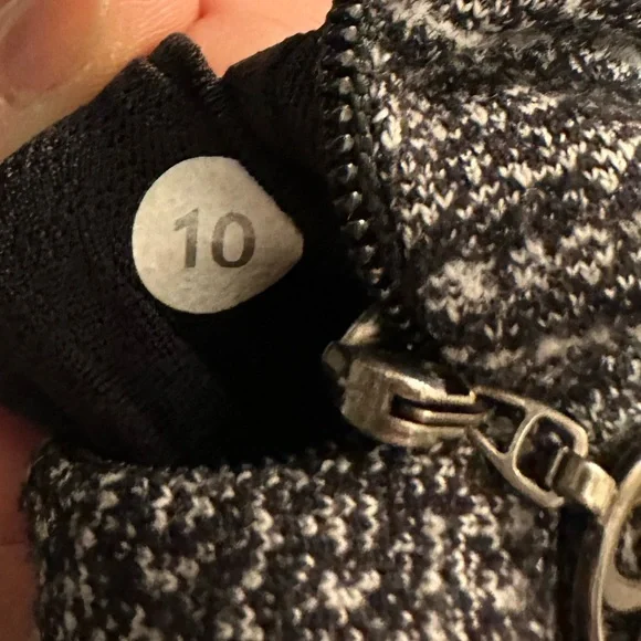 Lululemon Daily Yoga Jacket
Coco Pique Black / Black - Picture 8 of 8